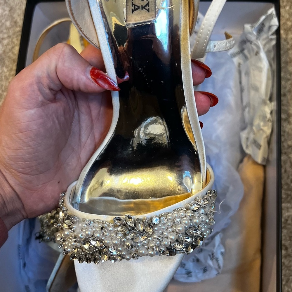 Badgley Mischka White Satin Women's Heels